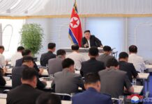 Kim Jong Un dirige una consulta de las labores para el desarrollo local