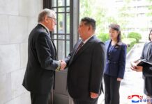 Kim Jong Un conmemora la Gran Guerra Patria en la embajada rusa