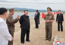 Estimado camarada Kim Jong Un recorre el área de construcción de la Granja Invernadero Combinada de la Isla Wihwa y de diques insulares