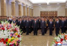 Kim Jong Un visita el Palacio del Sol de Kumsusan por el 80 aniversario de la liberación de la patria