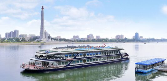 Barco restaurante “Taedonggang”