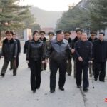 El camarada Kim Jong Un dirige sobre el terreno una importante fábrica de materiales bélicos