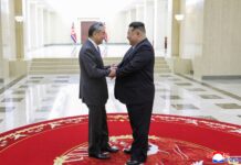 Estimado camarada Kim Jong Un se reúne con el canciller chino Wang Yi