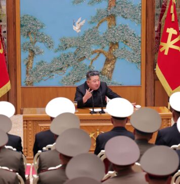 Kim Jong Un lidera la reunión de comandantes de divisiones y brigadas del Ejército Popular de Corea