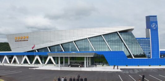El camarada líder Kim Jong Un dirige nuevos proyectos en la Zona Turística Costera de Kalma en Wonsan